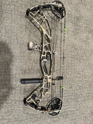 Hoyt Hyperforce Bow Package RH 60-70lb 29-31 Draw Draw Length - Image 1 of 4