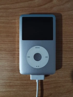 Apple iPod Classic 120GB Argento (6.5 Gen) Modello A1238 Ottime Condizioni - Immagine 1 di 4