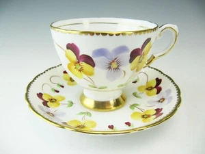 Tazza e piattino toscano Inghilterra Bone China pansies C9197 anni 60 bordo oro floreale - Foto 1 di 9