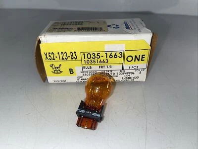 GM 10351663 Amber Parking & Signal Bulb for 05-10 Cobalt 12-15 Camaro - Image 1 of 3
