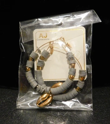 Pendientes de aro con cuentas grises tono dorado piedra angular AJ con colgante de concha Foto 1 de 4