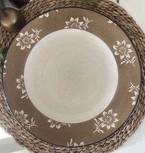 Nautica Island Shores Geschirr Speiseteller, braun mit weißen Blumen - Bild 1 von 5