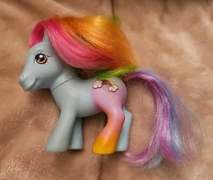 MLP My Little Pony G3 2006 Rainbow Dash III variante nuvole gambe ombreggiate spazzolabile - Foto 1 di 10