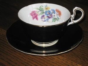De colección. Taza y platillo Aynsley negro floral multicolor hueso China Inglaterra - Imagen 1 de 5