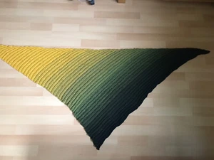 Schultertuch , Schal, Handgestrickt, Gelb-grün, Farbverlauf,100% BW, Unikat- NEU - Bild 1 von 3