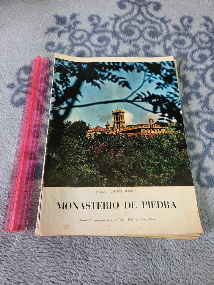 FOLLETO LUGARES ESPANA MONASTERIO DE PIEDRA PAG 8 ANOS 60s LUCA TENA CASTELLANO - Imagen 1 de 1