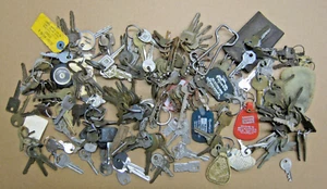 Lote de Llaves Antiguas de Latón y Acero Automotriz y Hogar GM Chrysler Master Candados - Imagen 1 de 10