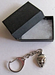 F) KEYRING PEWTER EXTRA TERRESTRIAL ALIEN FACE OUTER SPACE OTHER LIFE BEINGS - Foto 1 di 2
