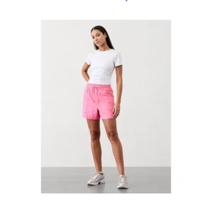 Athleta - Retreat Linen Mid Rise Short - Sale On - Picture 1 of 10