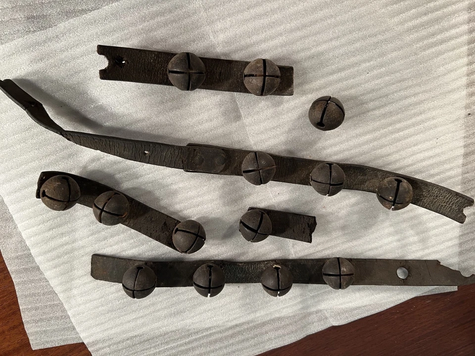 14 sinos de arnês em couro antigo/quebrado - Imagem 1 de 4