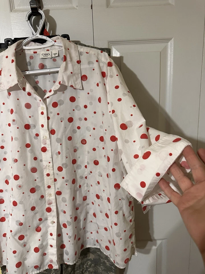 Blusa para mujer Cato rosa lunares mariposa N frontal.  Talla 18/20w. Foto 1 de 4