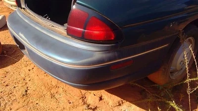 Parachoques trasero no LTZ para auto Chevy Lumina 95-01 OEM Foto 1 de 4