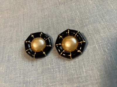 Clips para zapatos vintage esmalte negro imitación perla hechos en EE. UU. por Musi era de los 80 Foto 1 de 4