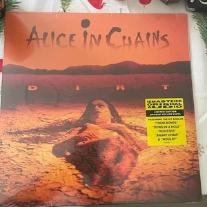 ALICE IN CHAINS - Dirt Remastered Limited Edition Yellow Coloured Vinyl 2022 NEW - Picture 1 of 7