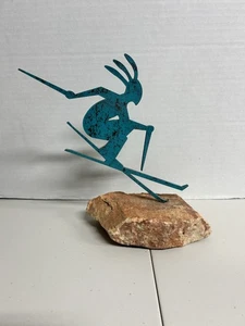 VINTAGE KOKOPELLI SKI FOLK ART SKIER STEEL METAL IRONWORK ROCK STONE SCULPTURE - Picture 1 of 8