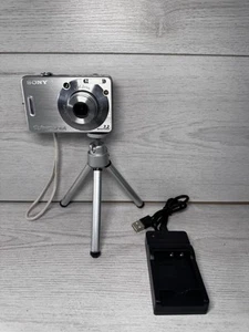 Sony Cybershot DSC-W70 7,2 megapixel fotocamera digitale - argento testato condizioni fantastiche - Foto 1 di 13