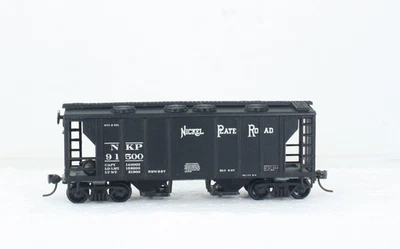 HO Scale Roundhouse Nickel Plate Road 2 Bay Covered Hopper KD's - Image 1 of 4