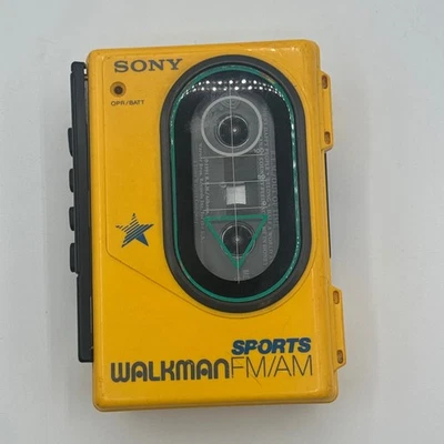 Reproductor de cinta de casete Walkman Sony amarillo deportivo WM-F45 con radio AM/FM funciona Foto 1 de 4