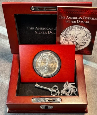 2001 D Uncirculated Buffalo Silver Commemorative $1 Dollar in Wood Box - Image 1 of 3