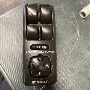 1998 Saturn SL1 Master Window Switch - Picture 1 of 5