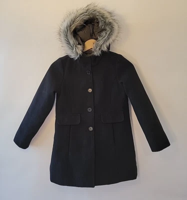 Abrigo de vestir negro Cat & Jack para niñas con capucha forrada de piel sintética talla mediana Foto 1 de 4