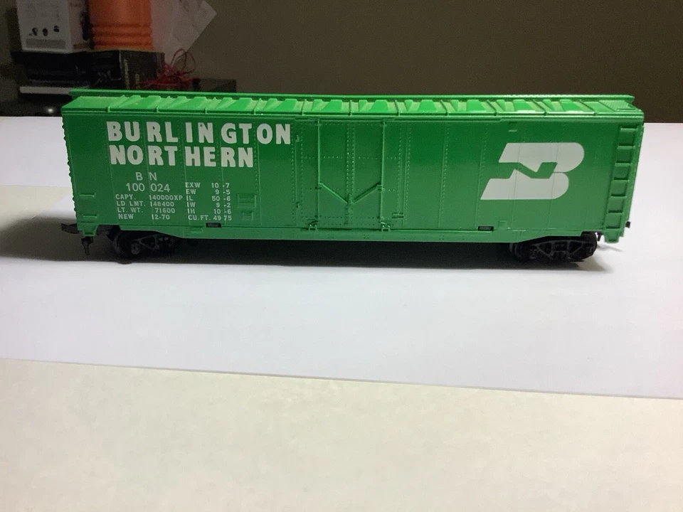 Tyco HO Scale Burlington Northern 50’ 100024 Box Car - Horn Hooks - Excel. Con. - Image 1 of 4