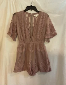 Honey Punch Womens Small Rose Lace Short Sleeve Low Cut Shorts Romper - Picture 1 of 12