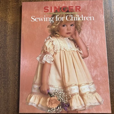 Винтажная детская одежда ручной работы 1980-е книга в мягкой обложке Singer Sewing - Изображение 1 из 2