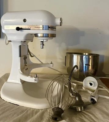KitchenAid Batidora de pie artesanal de 5 cuartos KSM150PSWH - blanca Foto 1 de 4