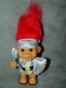 Troll Puppe 4 1/2 Zoll Russ Roman Soldat Gladiator rote Haare - Bild 1 von 1