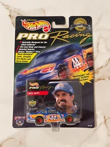 Kyle Petty #44 Hot Wheels Pro Racing Trading Paint 1998 NASCAR 1/64 Diecast NEW - Picture 1 of 7