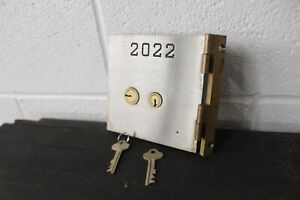 VINTAGE DIEBOLD SAFE DEPOSIT BOX LOCK W/ KEY & HINGE SAFETY DOOR- LARGE