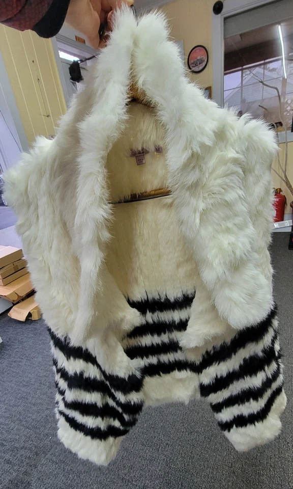 Precioso Chaleco de Piel de Conejo Calypso St. Barth - Kiesza Blanco/Negro Talla M Foto 1 de 4