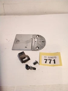 SINGER 99K PLACAS GARGANTA Y PERRO DE ALIMENTACIÓN CON TORNILLOS 1960 - Imagen 1 de 2