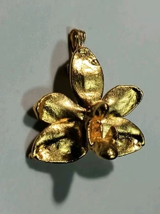 Ciondolo spilla e/o collana cappotto oro 22 carati orchidea viva incassata  - Foto 1 di 8