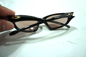 Vintage USA Made Oakley Twenty XX Black Sunglasses *INCOMPLETE/SCRATCHED LENS* - Picture 1 of 7