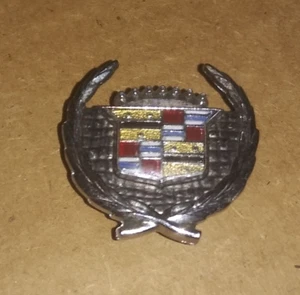 Cadillac Roof Pillar Emblem 7799960 - IN GREAT SHAPE - Bild 1 von 6