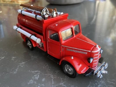Matchbox Models of Yesteryear 1939 Bedford Tanker Fire Engine - Image 1 of 4