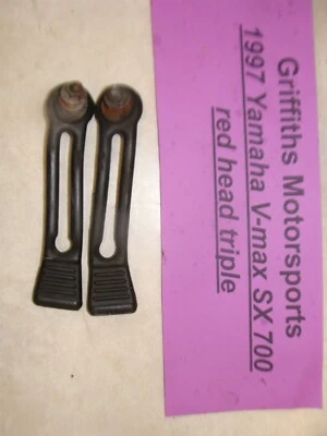 1997 YAMAHA VMAX SX 700 cabeça vermelha tripla borracha capô trava alças parafusos parafusos - Imagem 1 de 4