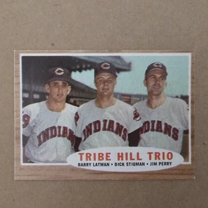 1962 Topps - Jim Perry / Barry Latman / Dick Stigman #37 casi nuevo - Imagen 1 de 2