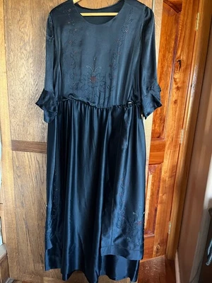Vestido antigo da década de 1910 1920 M-L requintado miçangas seda azul - Imagem 1 de 4