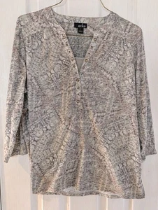 Blusa Erika Luna Verde Caqui Claro Multicolor Con Cuello. Manga media. Grande. - Imagen 1 de 5