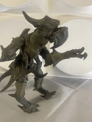 Экшн-фигурка NECA 2016 Pacific Rim Kaiju Mutavore Monster масштаб 7 дюймов  - Изображение 1 из 4