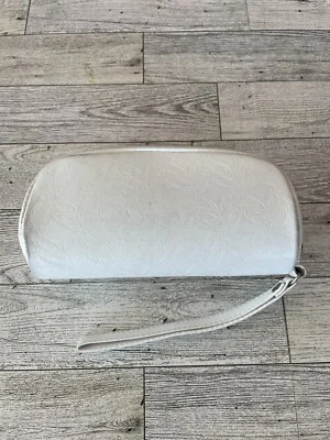 Oakley Sunglass Case White Soft Zip Around with Wrist Strap, Preowned - Изображение 1 из 4