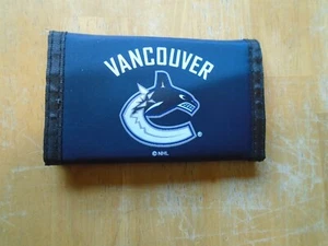 (1) Carteras de nailon Vancouver Canucks de tres pliegues - Imagen 1 de 3