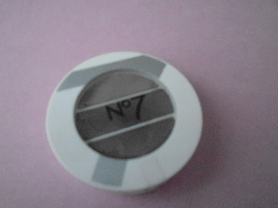 Boots No 7 Trio Eyeshadow 2.6g - Heather Glade - Image 1 of 1