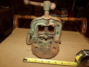 Tornillo de tubo Erie Tool pequeño vintage n.º 00S - Imagen 1 de 3