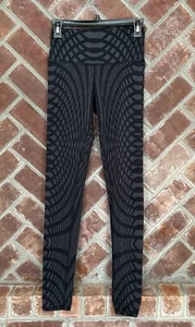 ALO Yoga Reg Rise Black Grey Arches Geo Airbrush Leggings Size XS Yoga READ - Picture 1 of 8