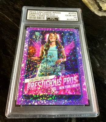 Sabrina Ionescu CASE HIT Prestigious Pros 粉色迷彩自动定制艺术交易卡 — 第 1/4 张图片
