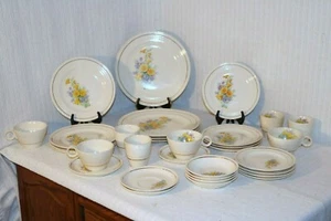 Universal Potteries UNI177 Yellow California Poppy 32 Pcs 8 Pc Plc Set Serv 4 - Picture 1 of 9